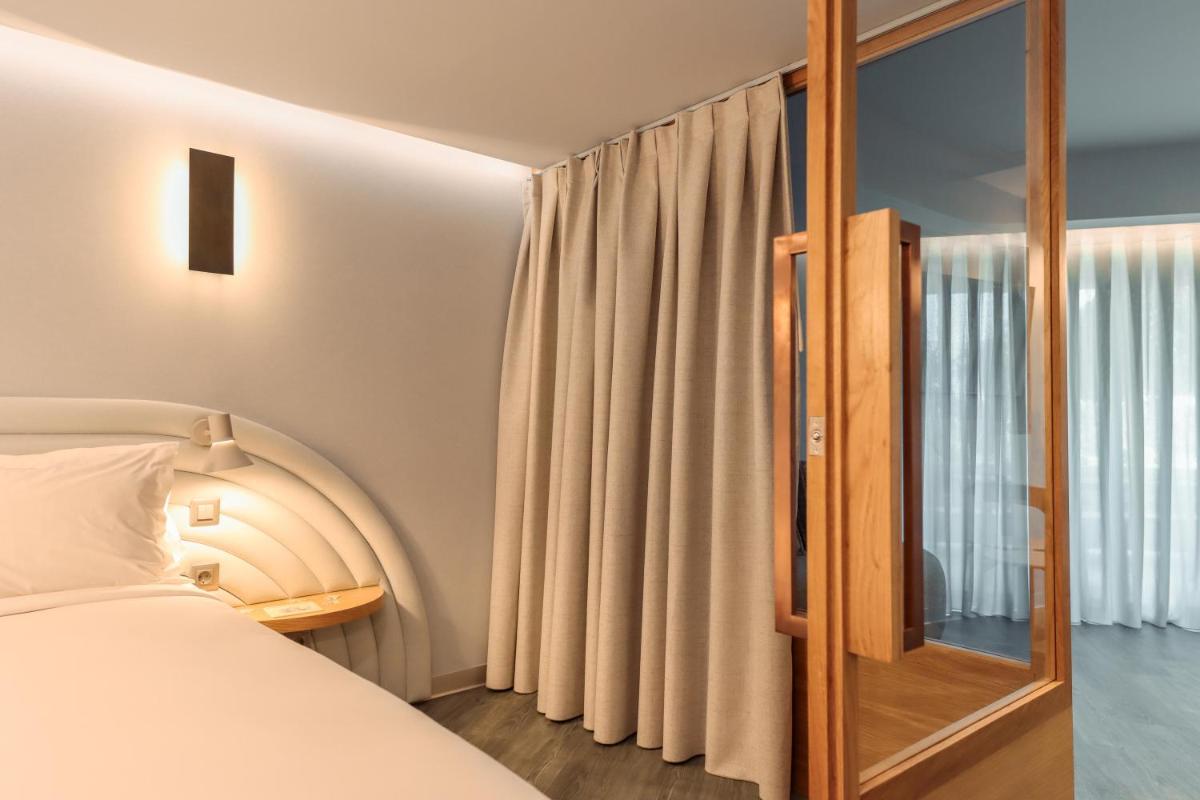 Uma cama ou camas num quarto em The Views Oasis