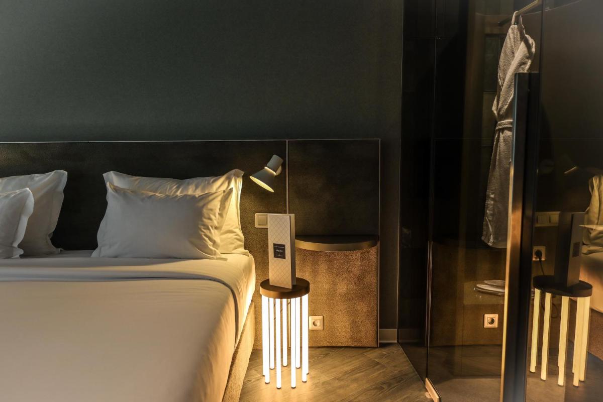 Uma cama ou camas num quarto em The Views Oasis
