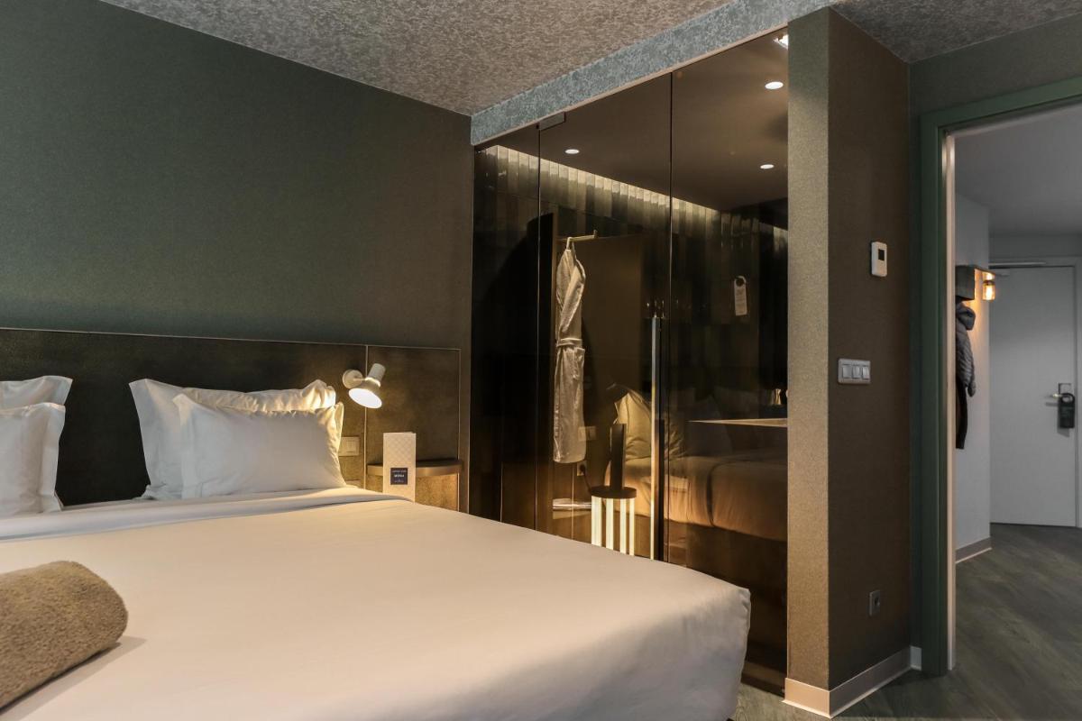 Uma cama ou camas num quarto em The Views Oasis