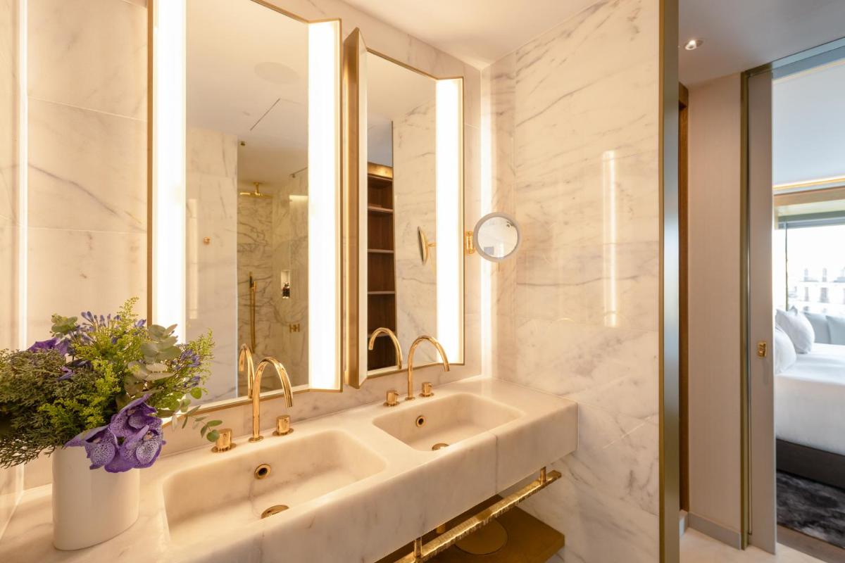 Un baño de Almanac Barcelona