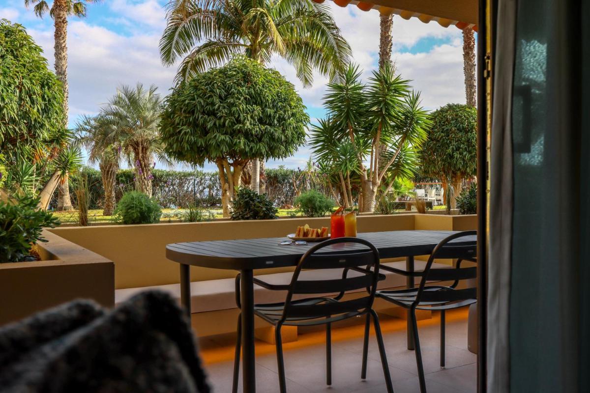 Um jardim no exterior de The Views Oasis