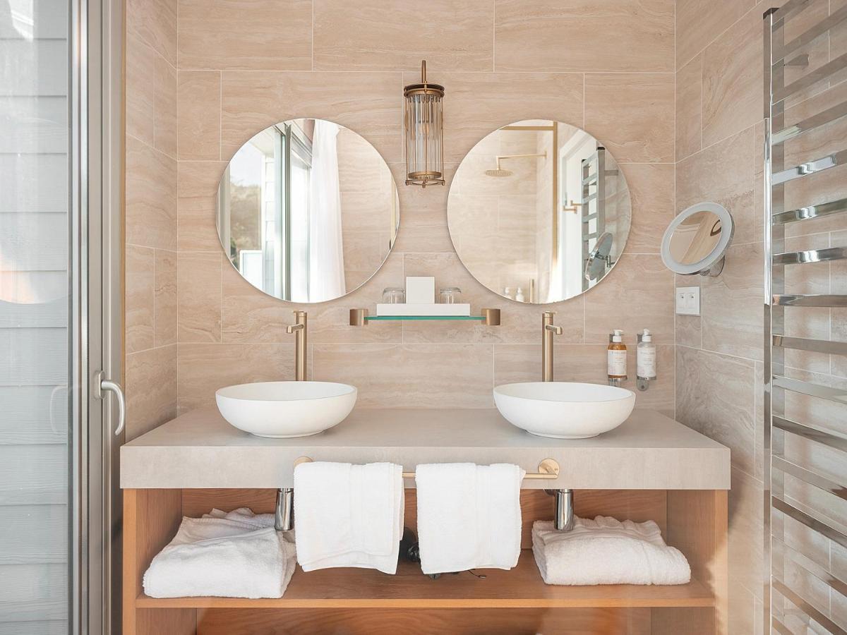 Salle de bains dans l'établissement Castel Clara Thalasso & Spa