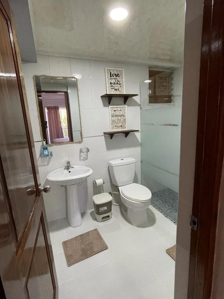 Beautiful ocean view apartment and free parking - Housity
