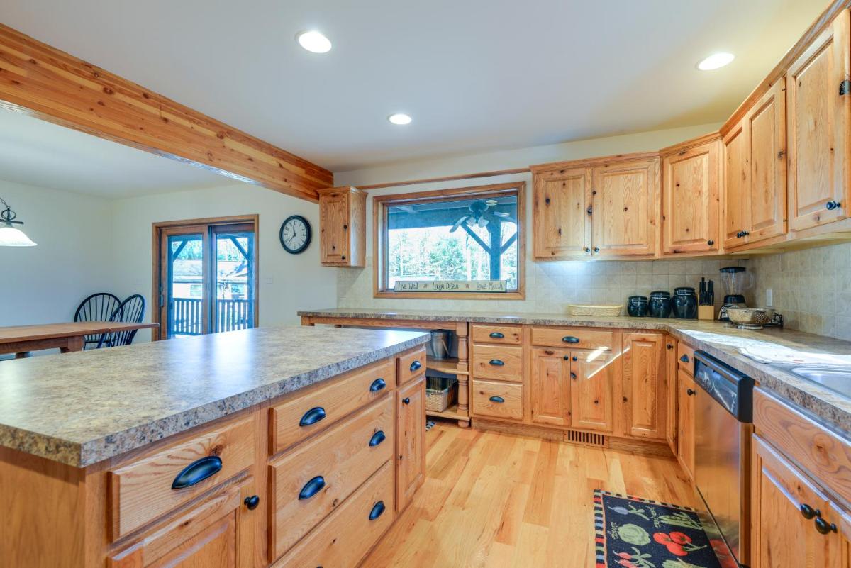Benton Home on 50 Acres with Private Deck and Views! - Housity