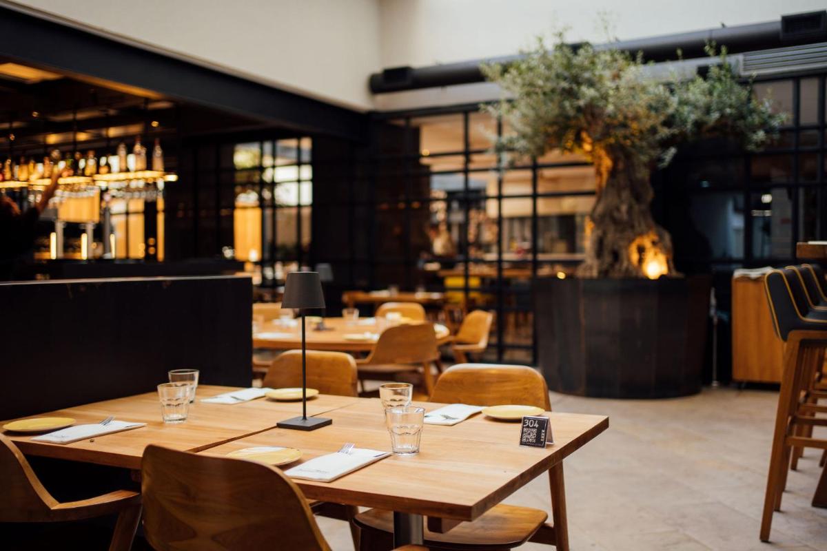 Um restaurante ou outro lugar para comer em 3HB Faro