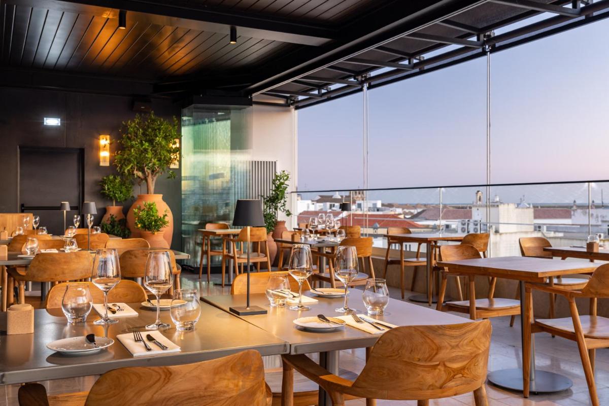 Um restaurante ou outro lugar para comer em 3HB Faro