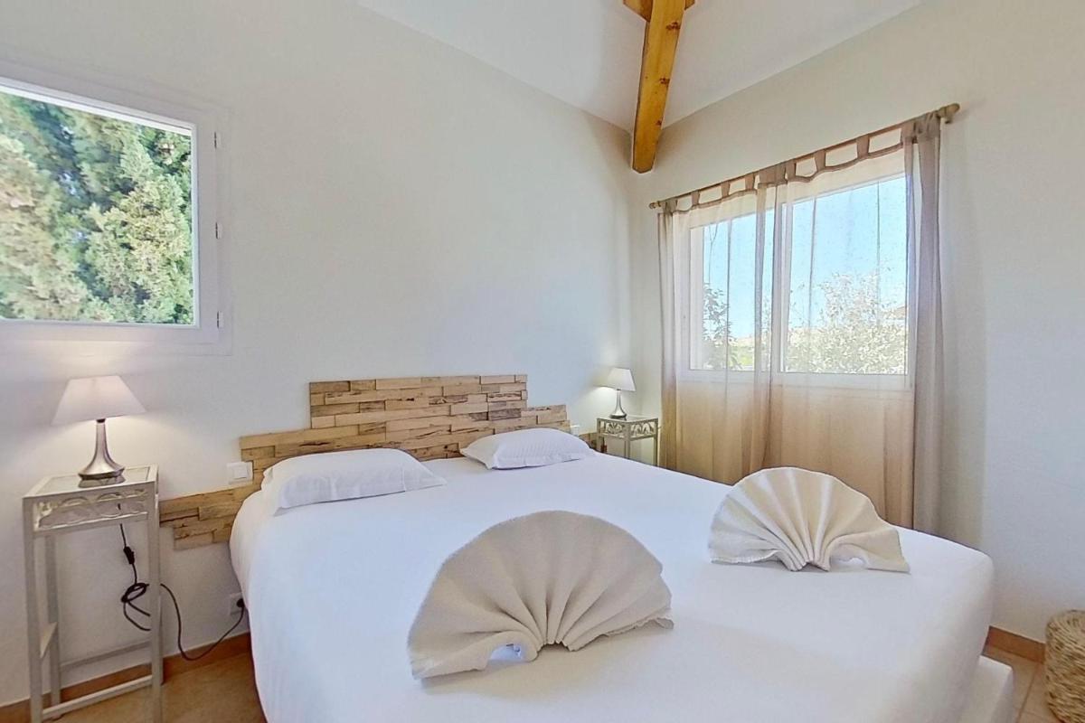 Villas CALA CORSA - 3 et 4 Chambres - CALA ROSSA Porto-Vecchio - Villas entièrement Climatisées avec Piscine Chauffée partagée et Piscines Privées - Internet gratuit - Housity