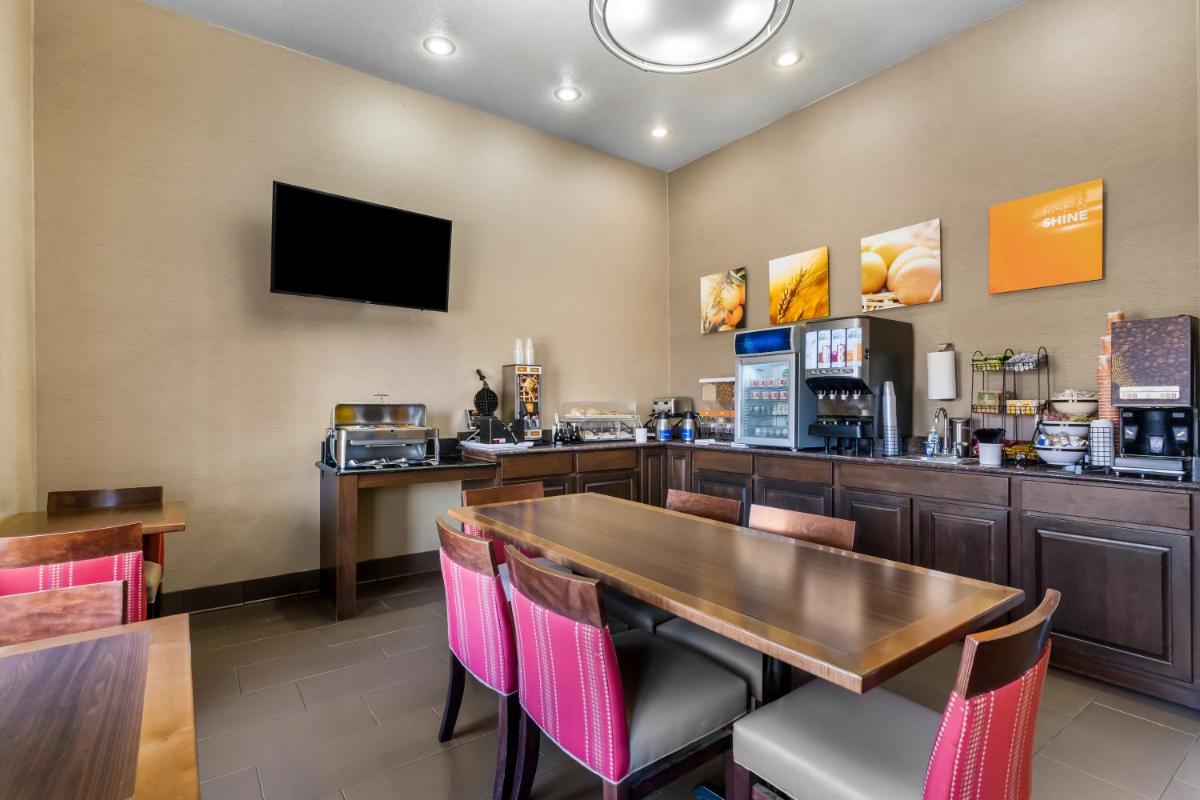 Comfort Inn & Suites Greeley - Housity