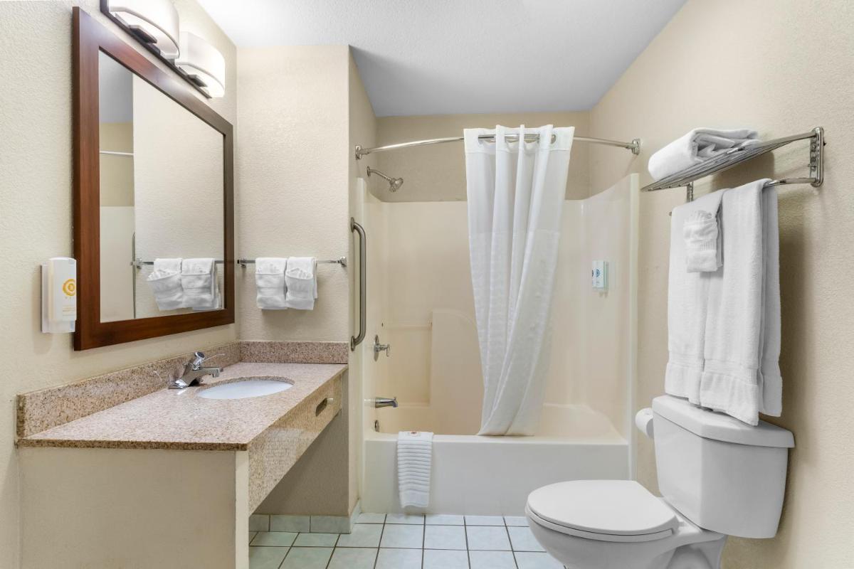 Comfort Inn & Suites Greeley - Housity