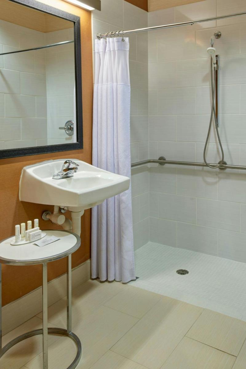 Fairfield Inn by Marriott Kalamazoo West - Housity