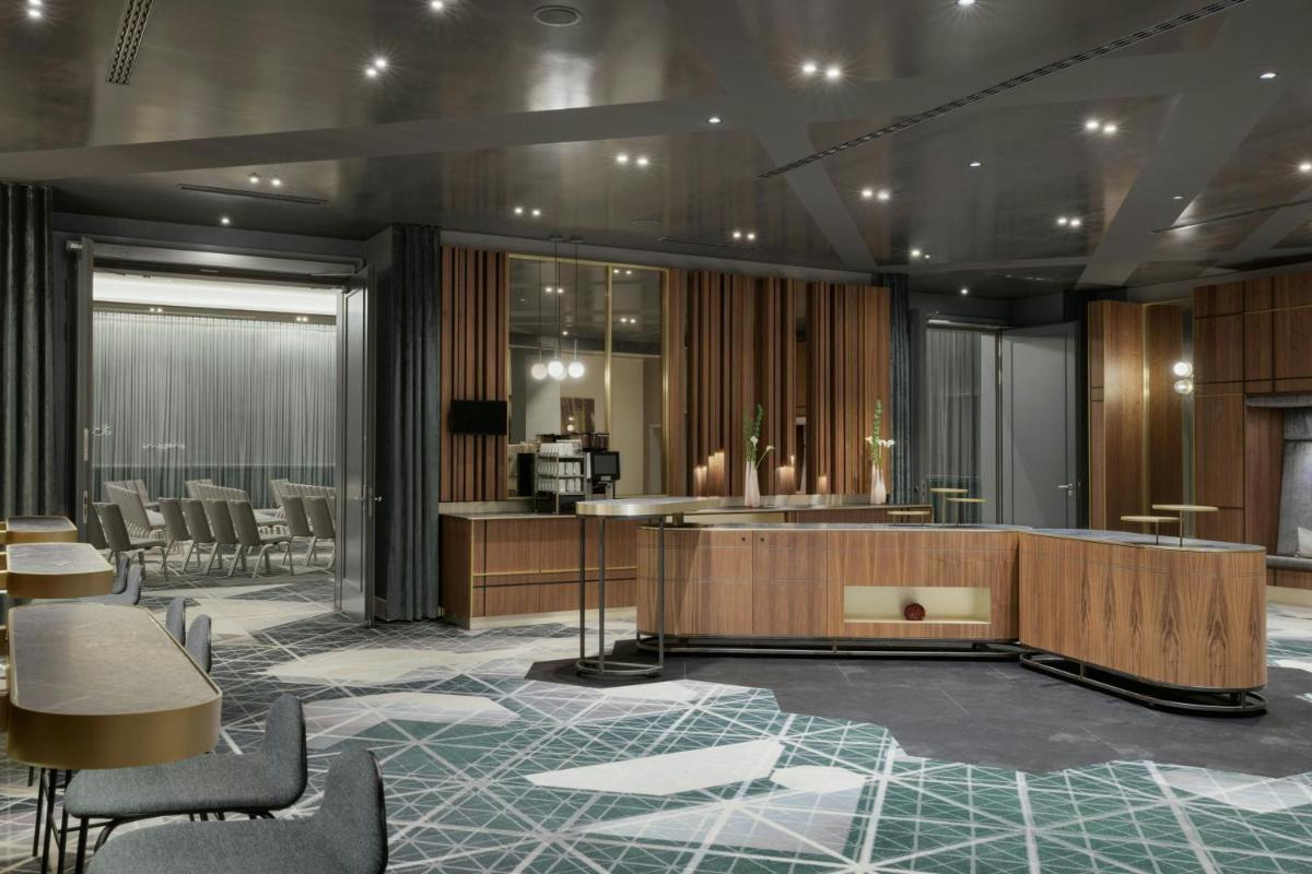 Ein Sitzbereich in der Unterkunft Berlin Marriott Hotel