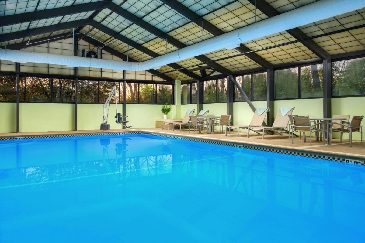 Springhill Suites by Marriott Chicago Elmhurst Oakbrook Area - Housity