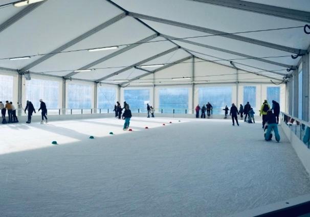 STRÓŻÓWKA SKI&SPA Domek nad rzeką z ogrodem i jacuzzi,narty. - Housity