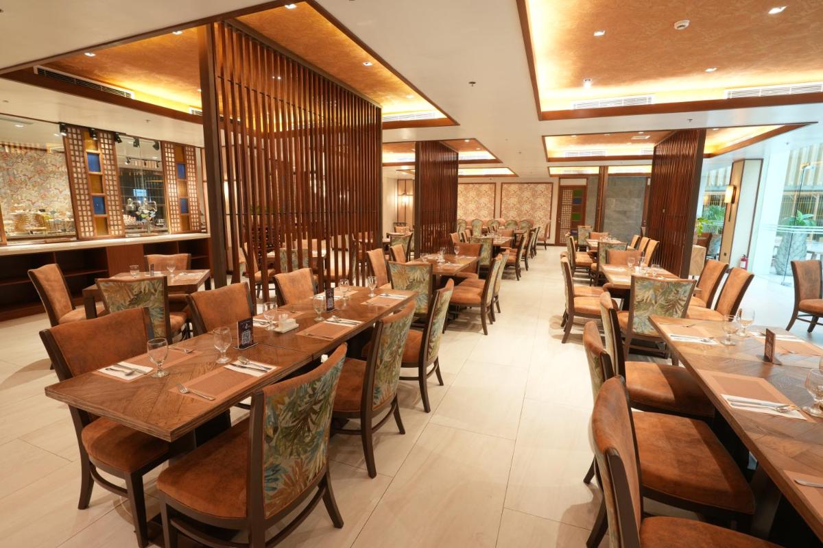 Royce Hotel & Casino - Housity
