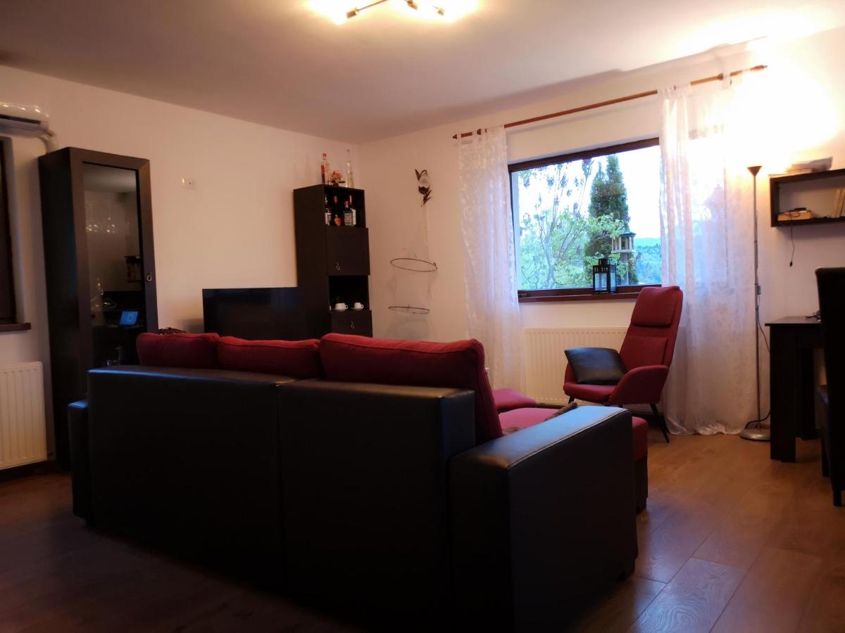 Lake House Magnolia - Housity