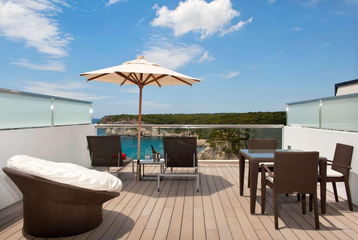 Piscina en o cerca de Meliá Cala Galdana