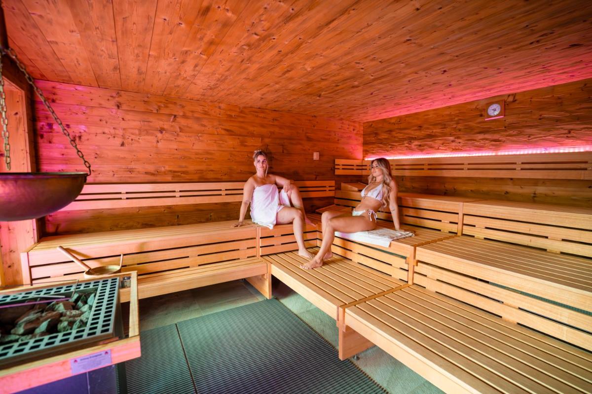 Wellnesshotel Sonnenhof & Sonnhalde - Housity