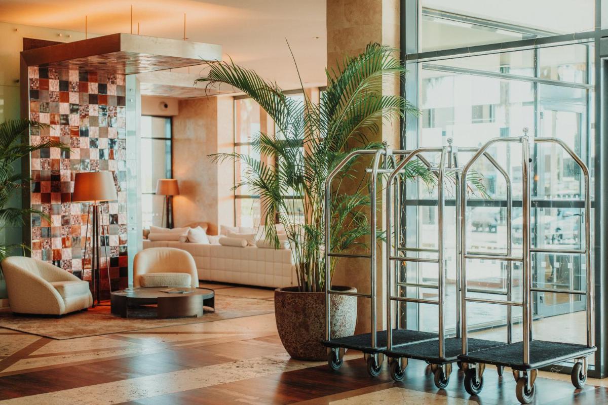 Uma área de estar em Real Marina Hotel & Spa