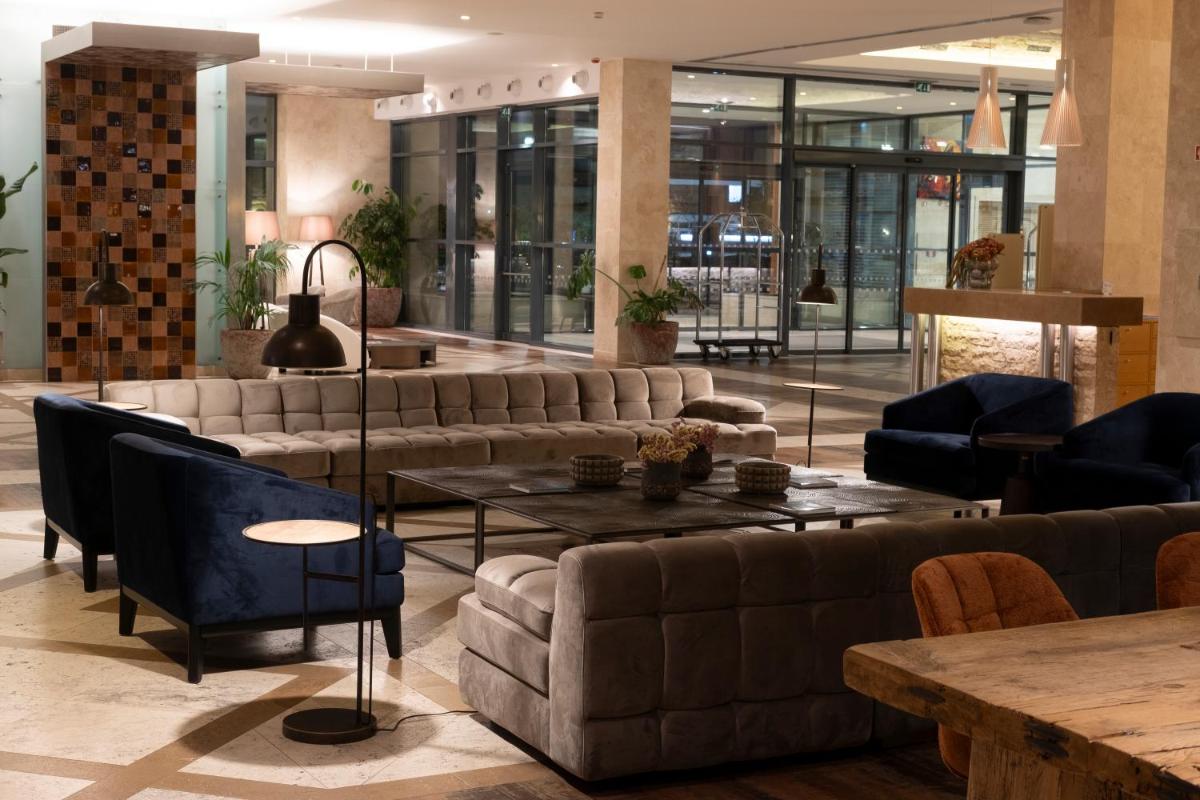Uma área de estar em Real Marina Hotel & Spa