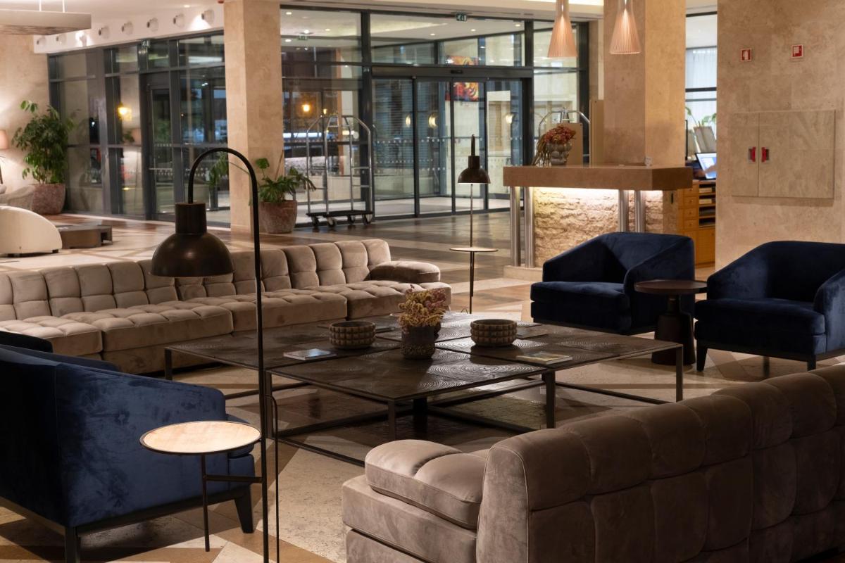 Uma área de estar em Real Marina Hotel & Spa
