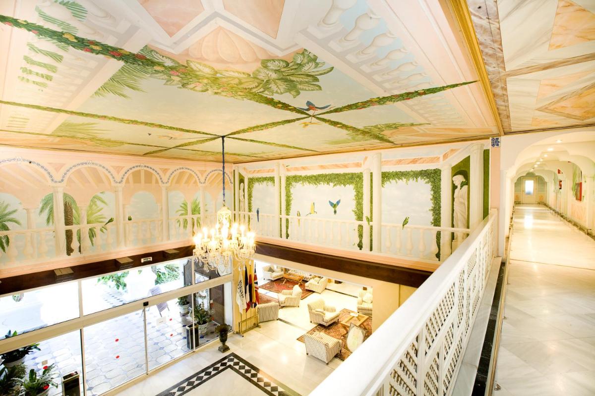 Imagen de la galería de Aparthotel Monarque Sultán, en Marbella