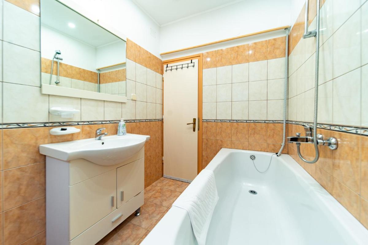 Apartments Lores - Housity