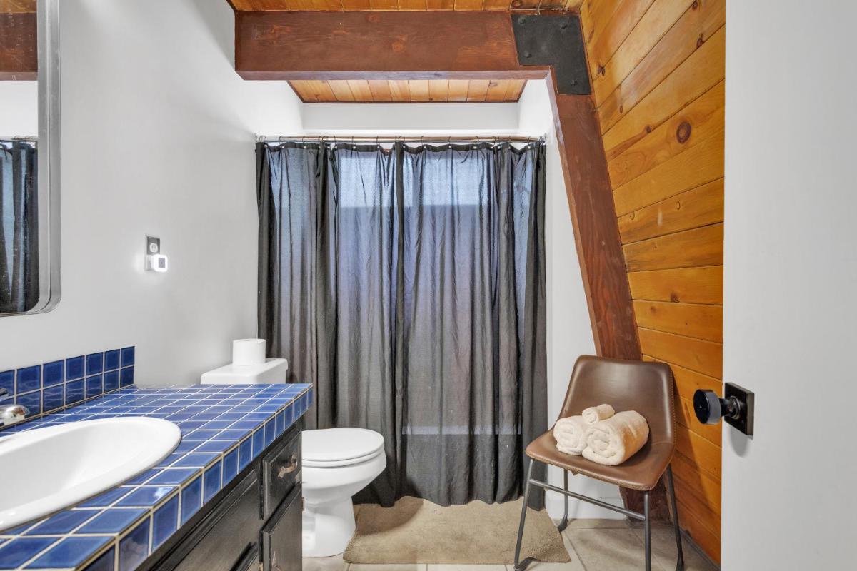 Cozy Crescent Tree Cabin Near Bear Mountain - Housity