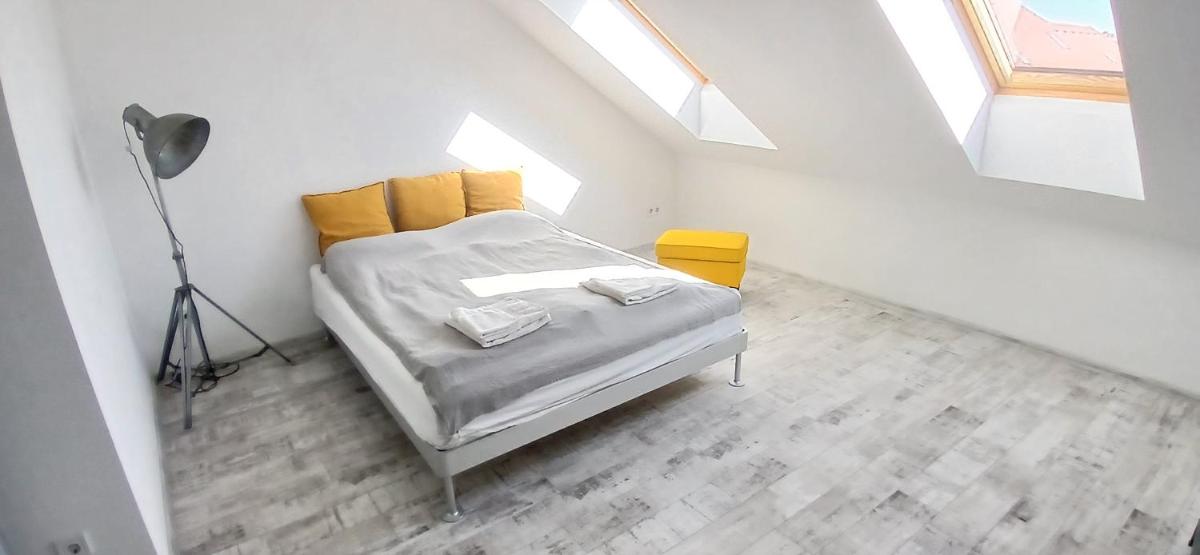 8x8 Tetőtér Apartman - Housity