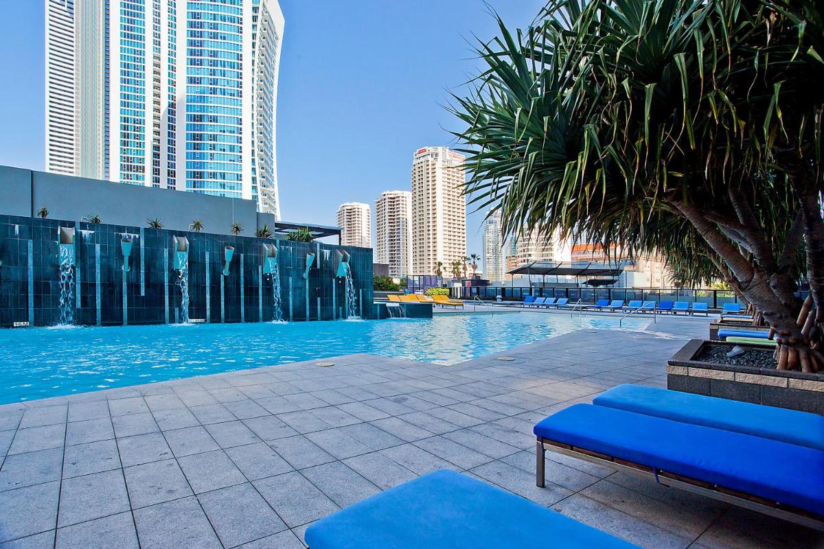 Circle on Cavill - QStay - Housity