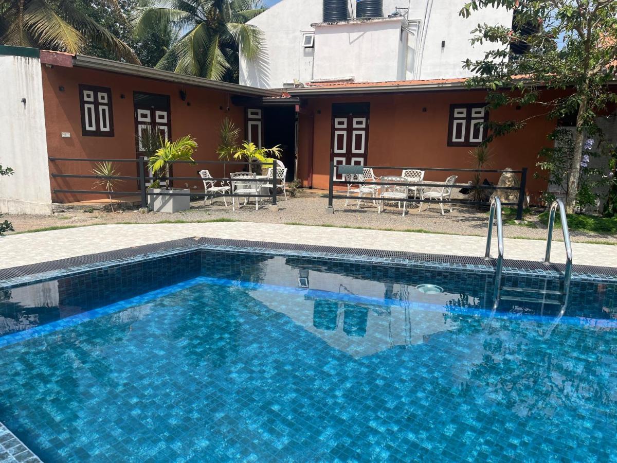 Royal Crown Residency Hotel - Housity