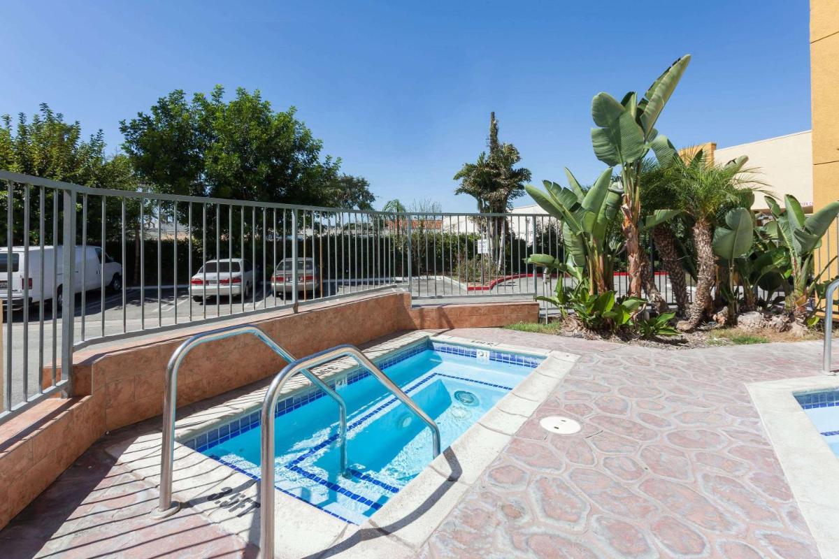 Ramada Plaza by Wyndham Garden Grove/Anaheim South - Housity