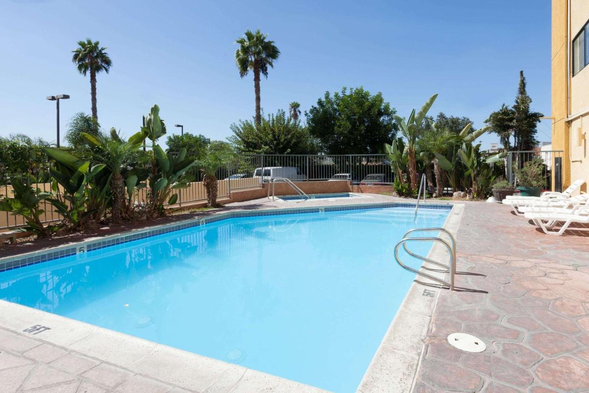 Ramada Plaza by Wyndham Garden Grove/Anaheim South - Housity