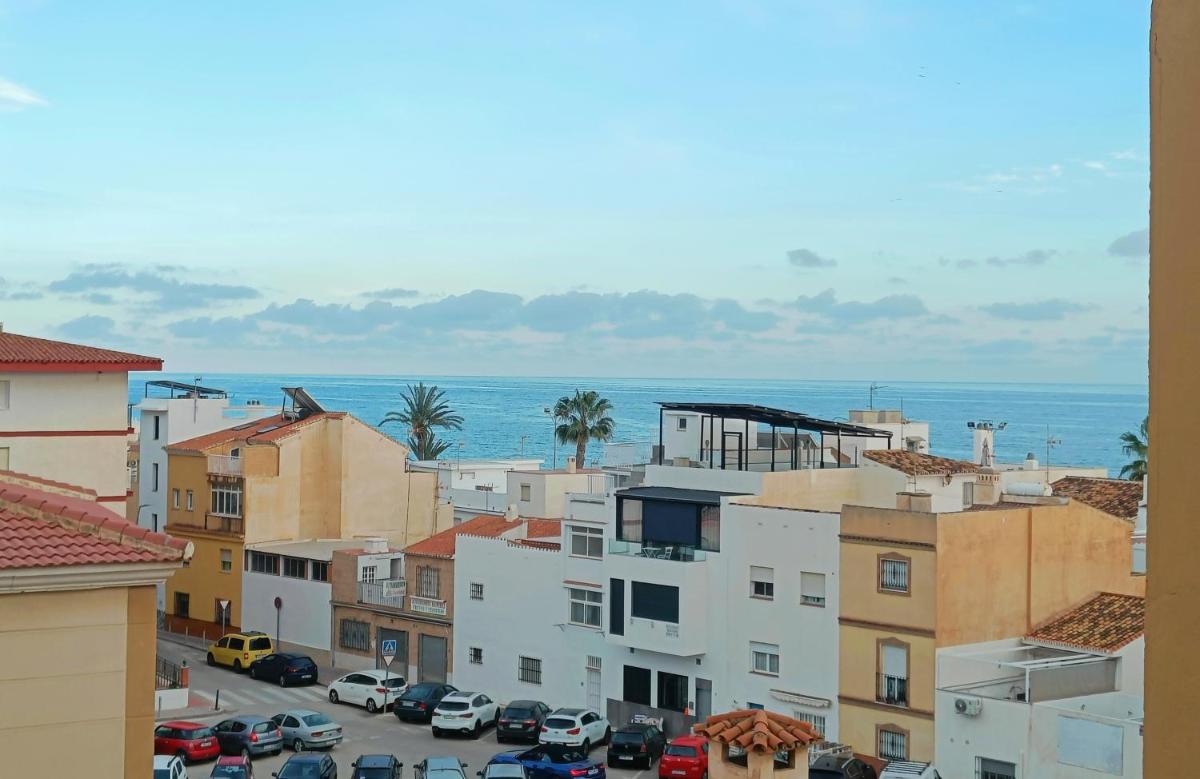 Romantic Ocean Breeze, 50 meters from the Beach - Housity