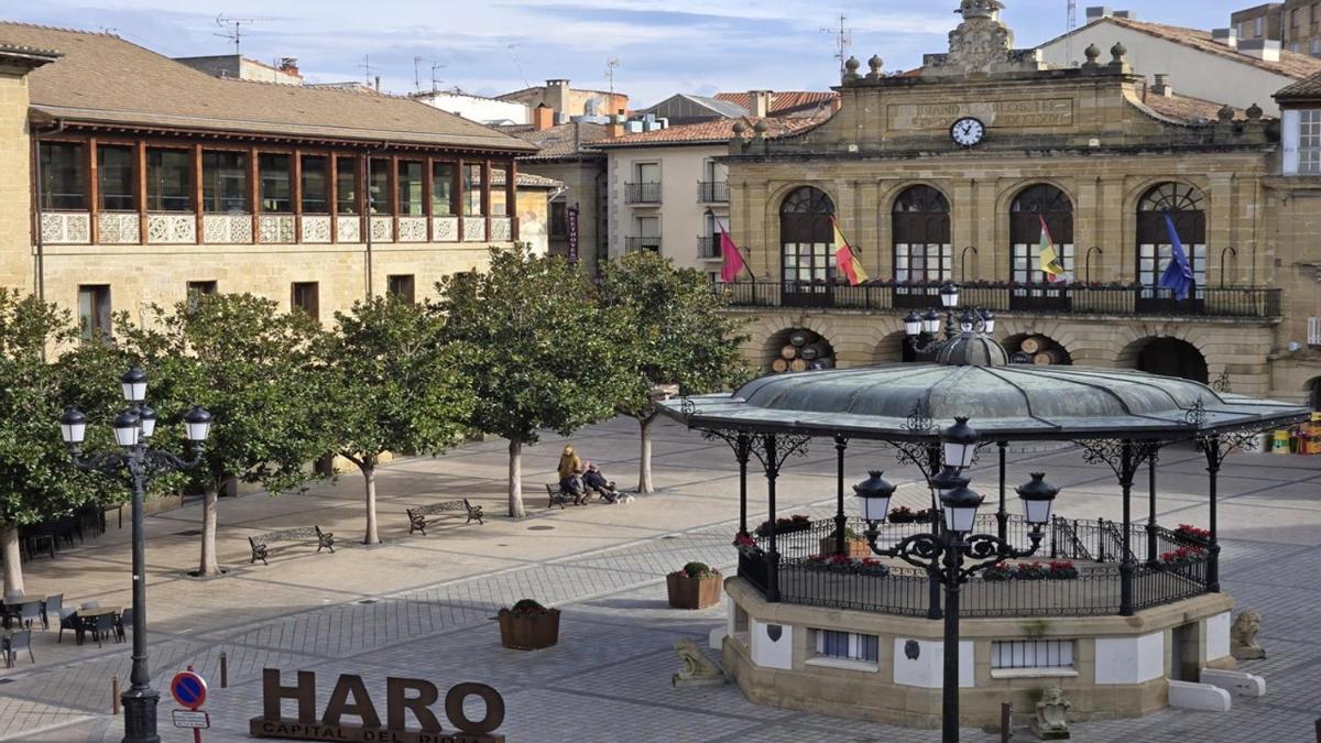 Hostal La Peña - Housity