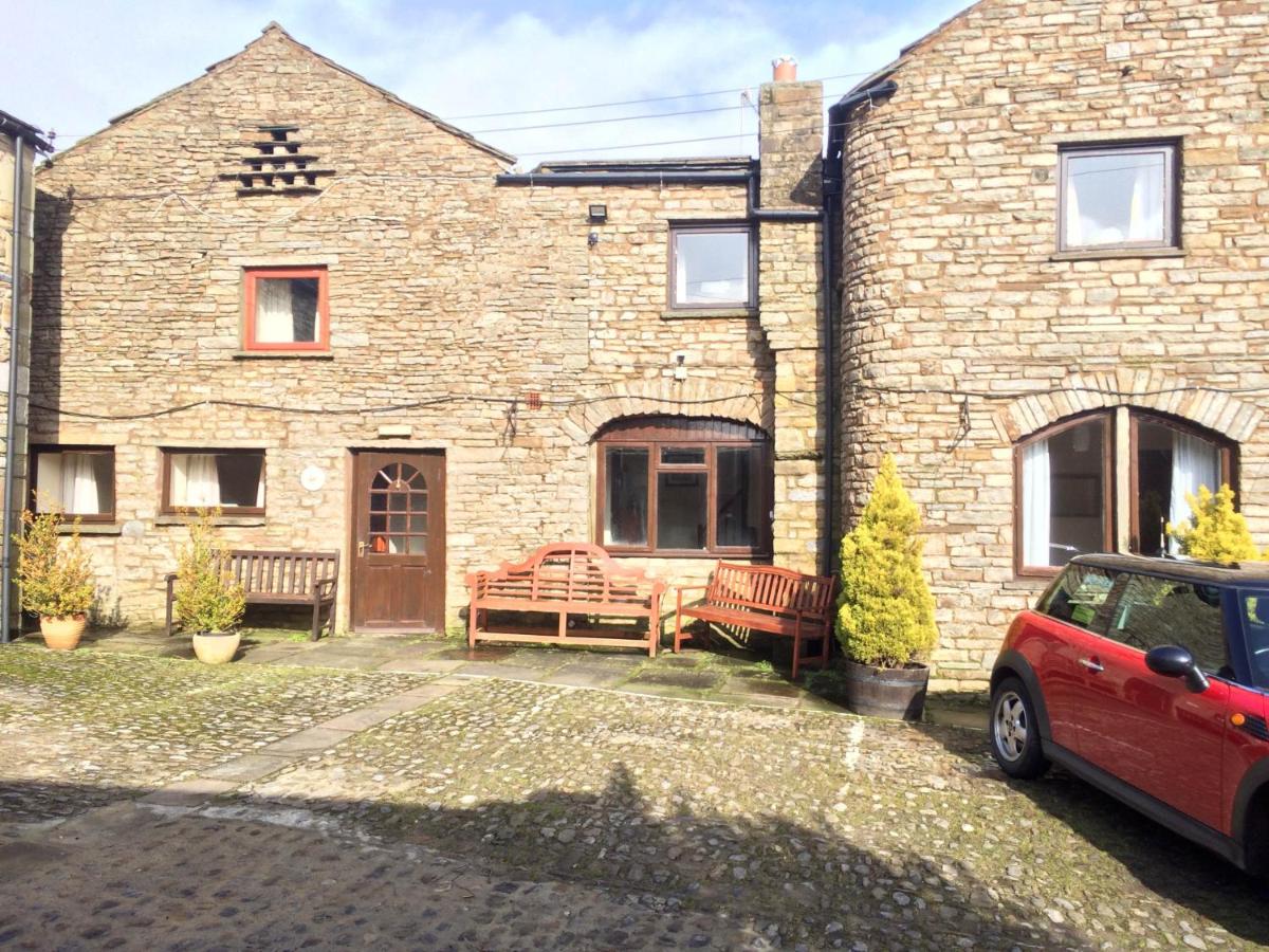 The Fox & Hounds Inn - Housity