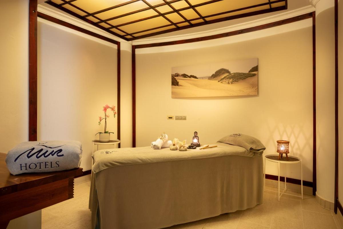Cama o camas de una habitación en MUR Faro Jandia Fuerteventura & Spa