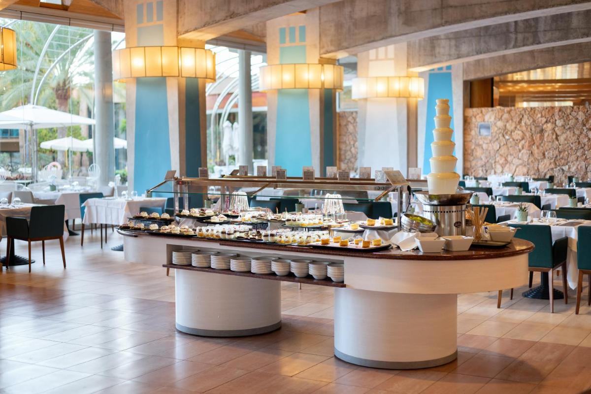 Comida en o cerca de este hotel