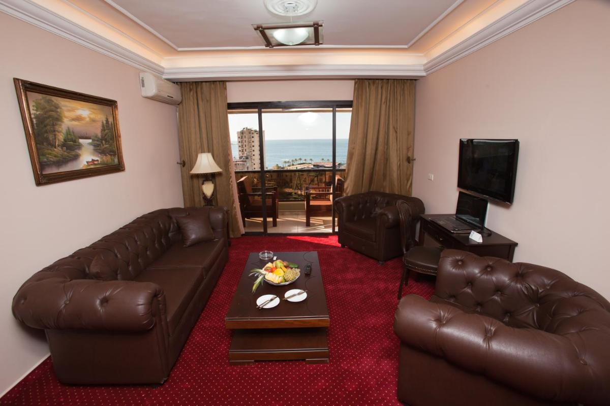 Queens Land Hotel - Housity