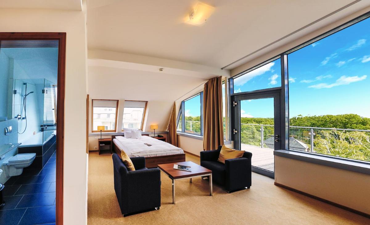 Ein Bett oder Betten in einem Zimmer der Unterkunft THE GRAND Ahrenshoop