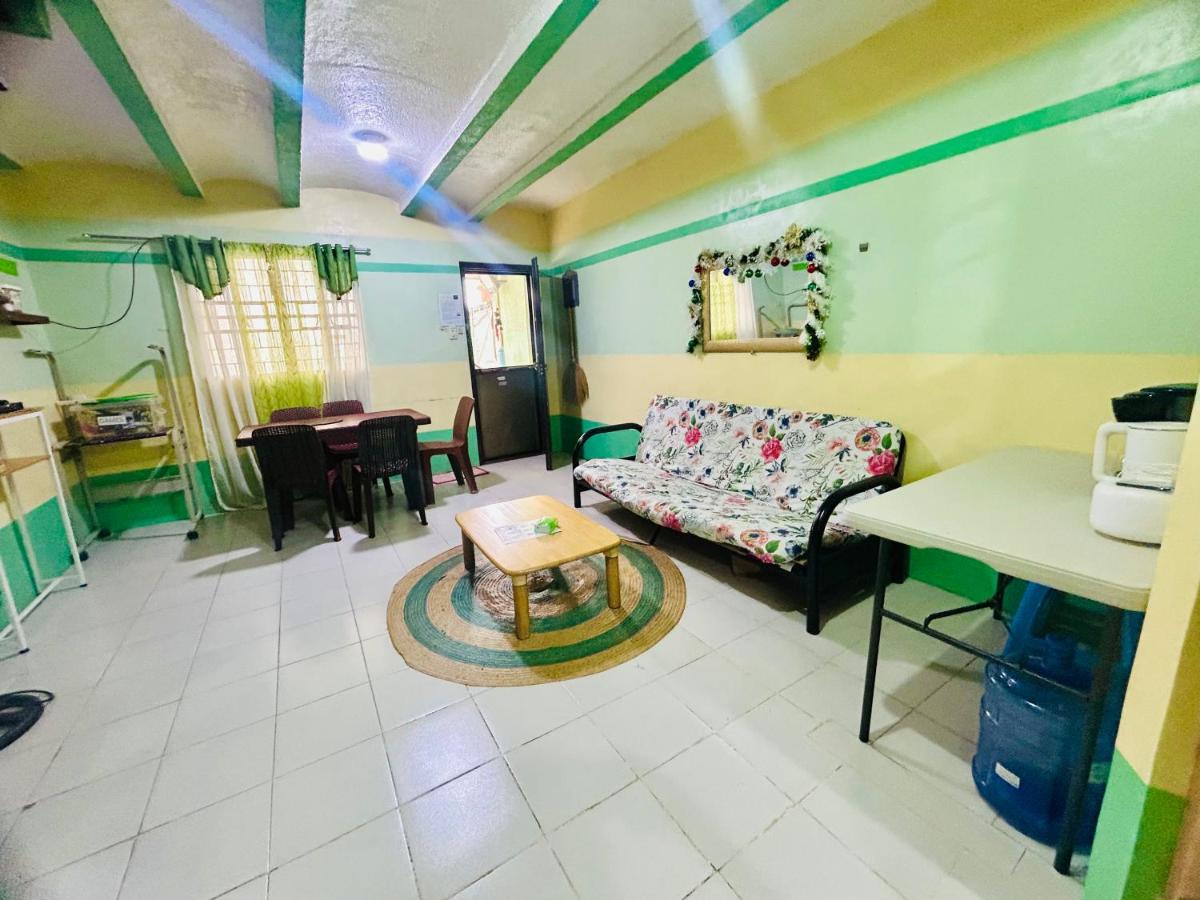 Montalban Guest House 1 AC BR 200mbps FREE Netflix Parking Videoke Cook - Housity