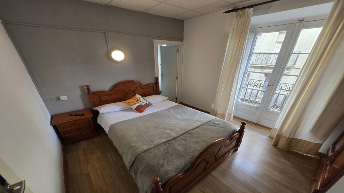 Hostal La Peña - Housity