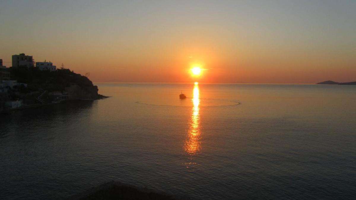 Apollonos Seafront Apartment - Housity