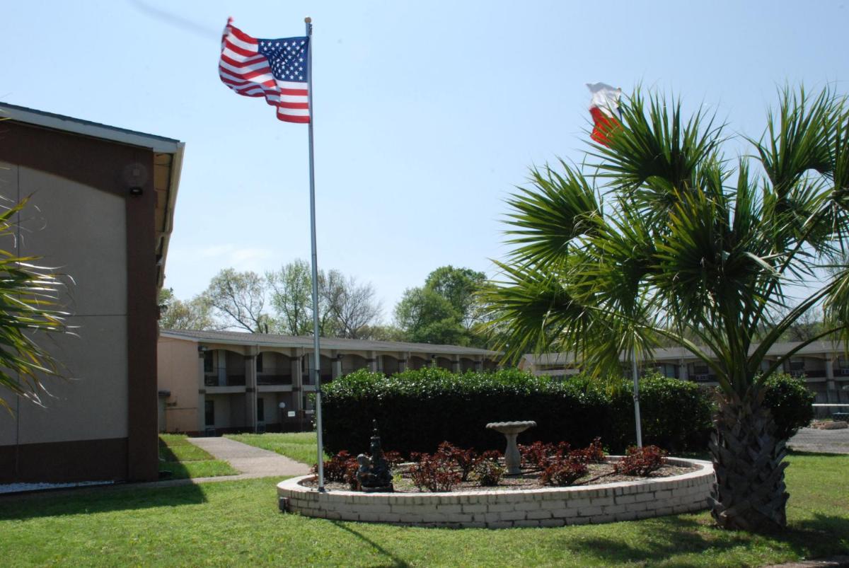Apple Tree Inn - Housity