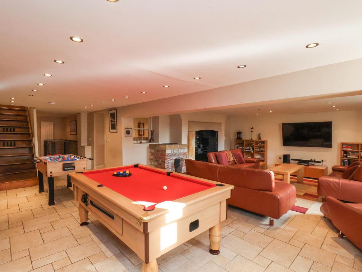 12 St Hilda's - Housity