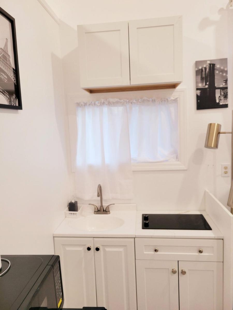 Private studio guesthouse in Watertown CT - Housity