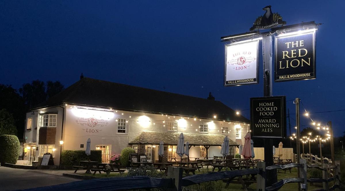 The Red Lion - Housity