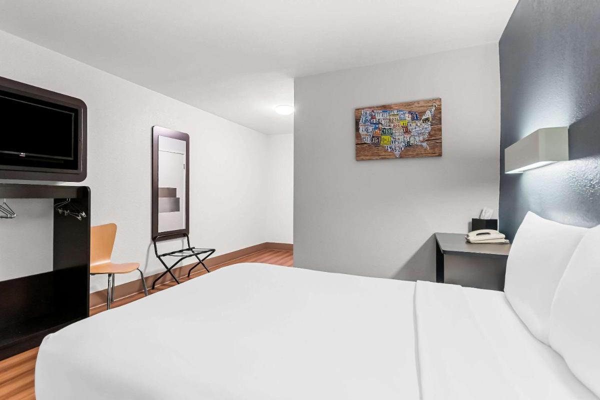 Econo Lodge - Housity
