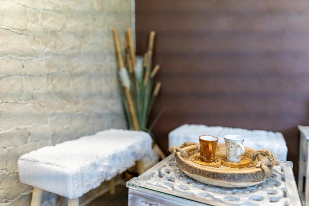 Une Clé Pour Deux - Chambre romantique avec Patio & Spa privatifs - Housity