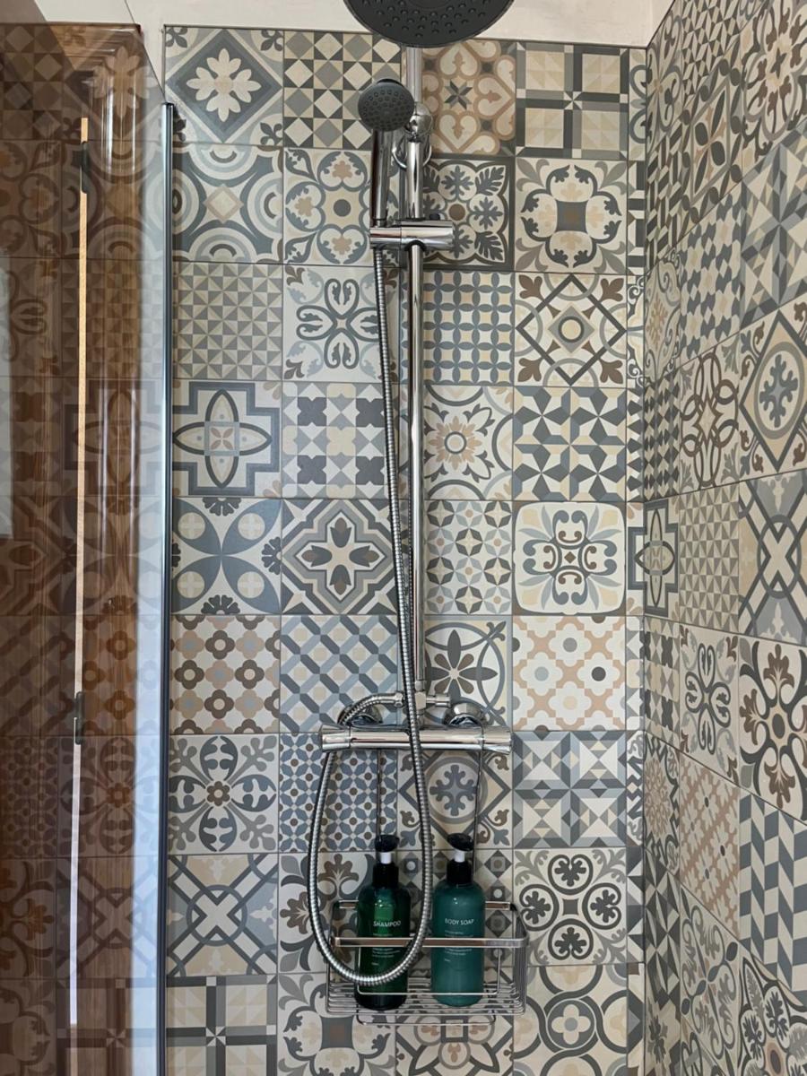 Habitación con baño Malva Piscina - Housity