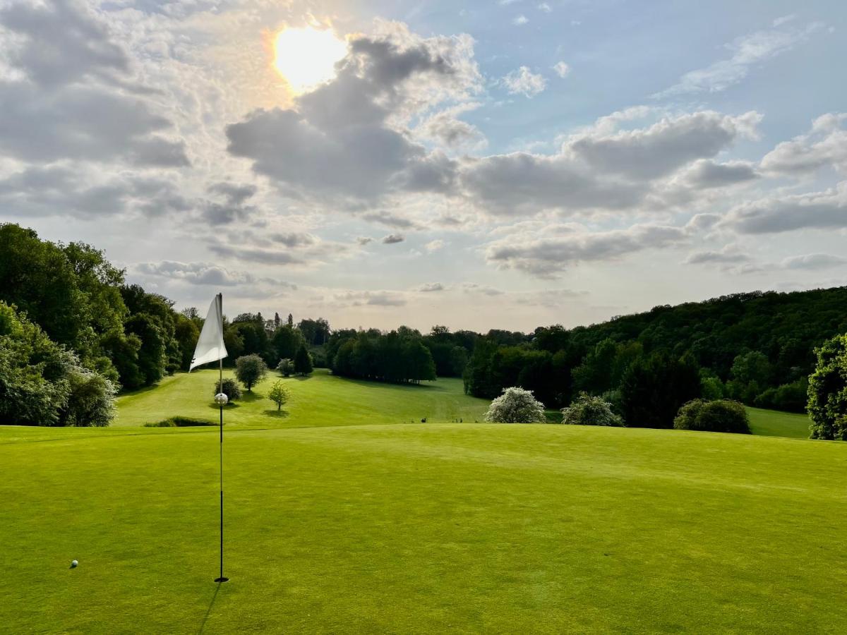 Golf & Hôtel de Falnuée - Housity